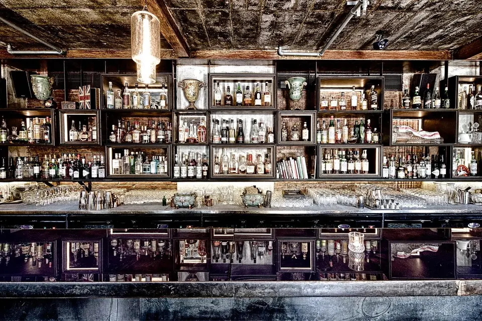Janes & Hooch, bar in Beijing (photo 1)