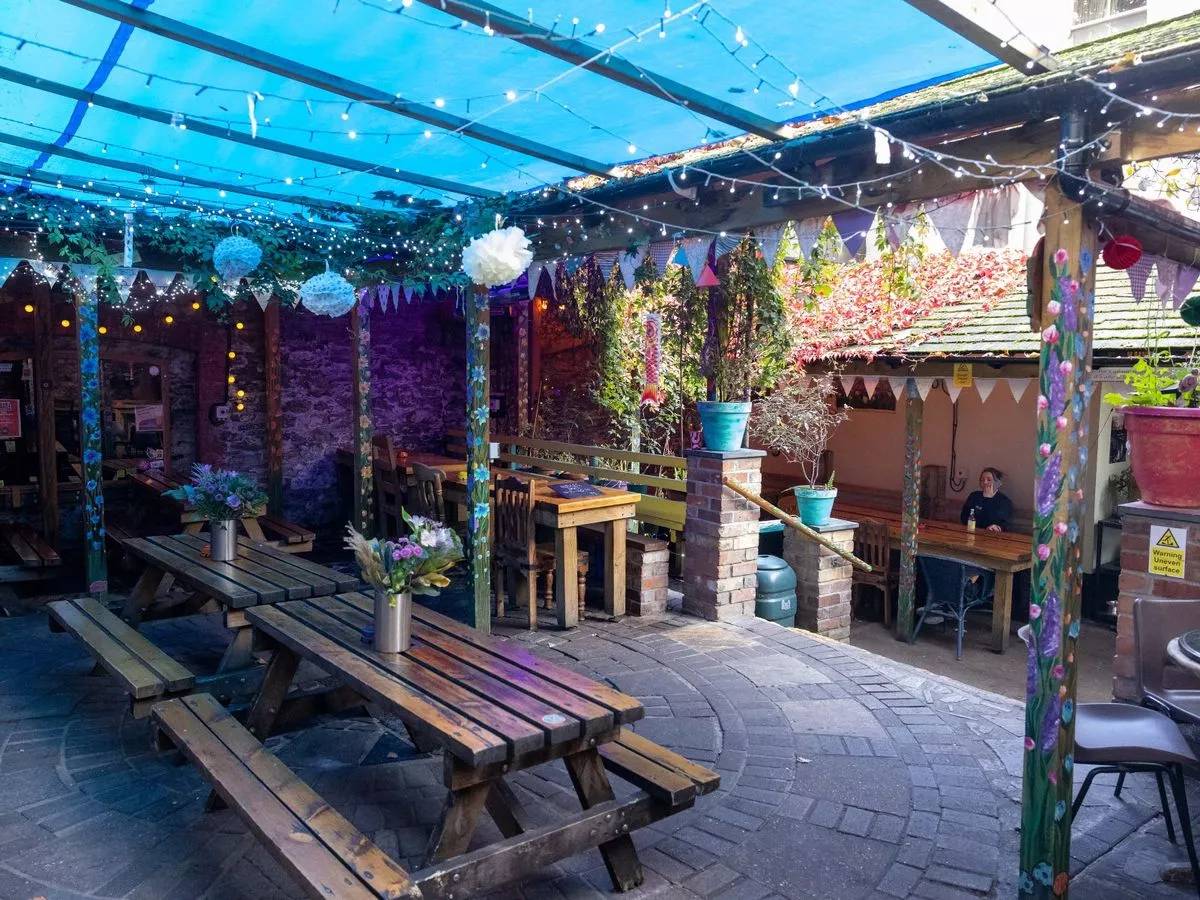 Volunteer Tavern - Image 1