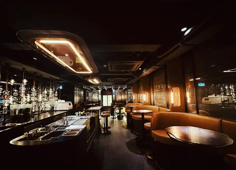 Lockdown, bar in Hong Kong (photo 1)