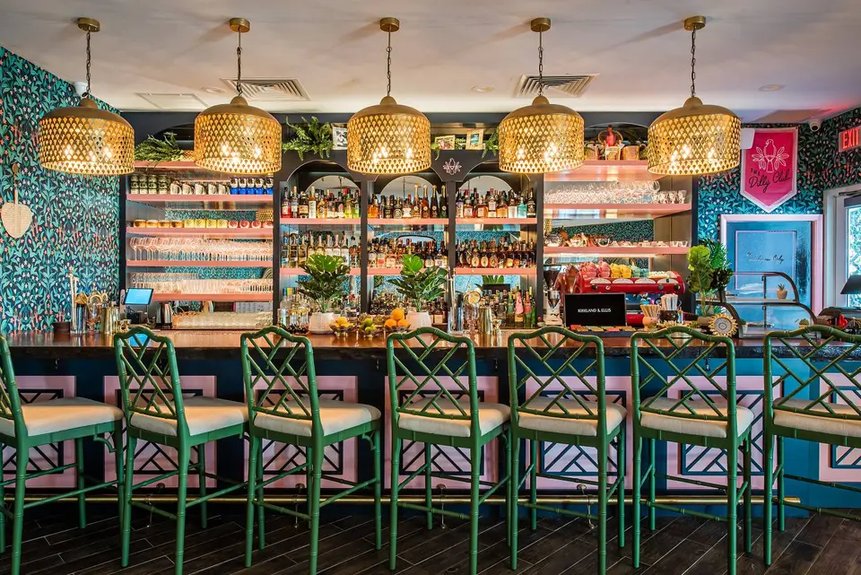 The Dilly Club, bar in Nassau (photo 1)