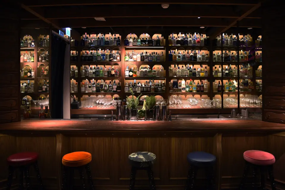 Dr. Fern’s Gin Parlour, bar in Hong Kong (photo 1)