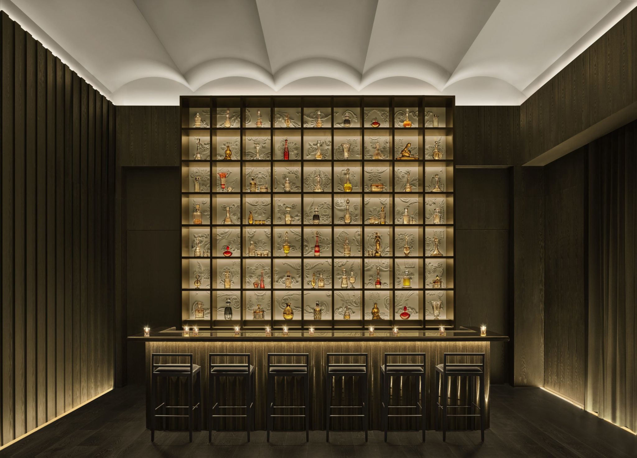 Gold Bar at EDITION - Thumbnail 3