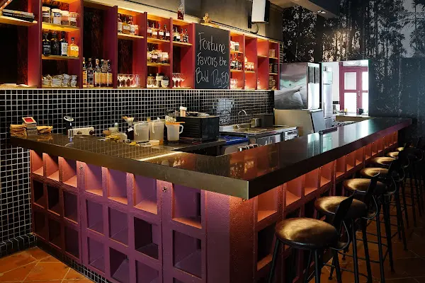The Elephant Room, bar in Singapore (photo 1)