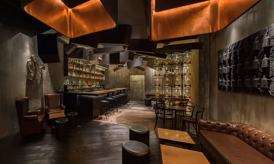 Flask, bar in Shanghai (photo 1)