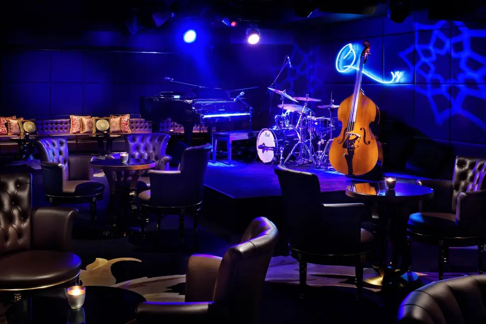 Q's Bar & Lounge, bar in Dubai (photo 1)