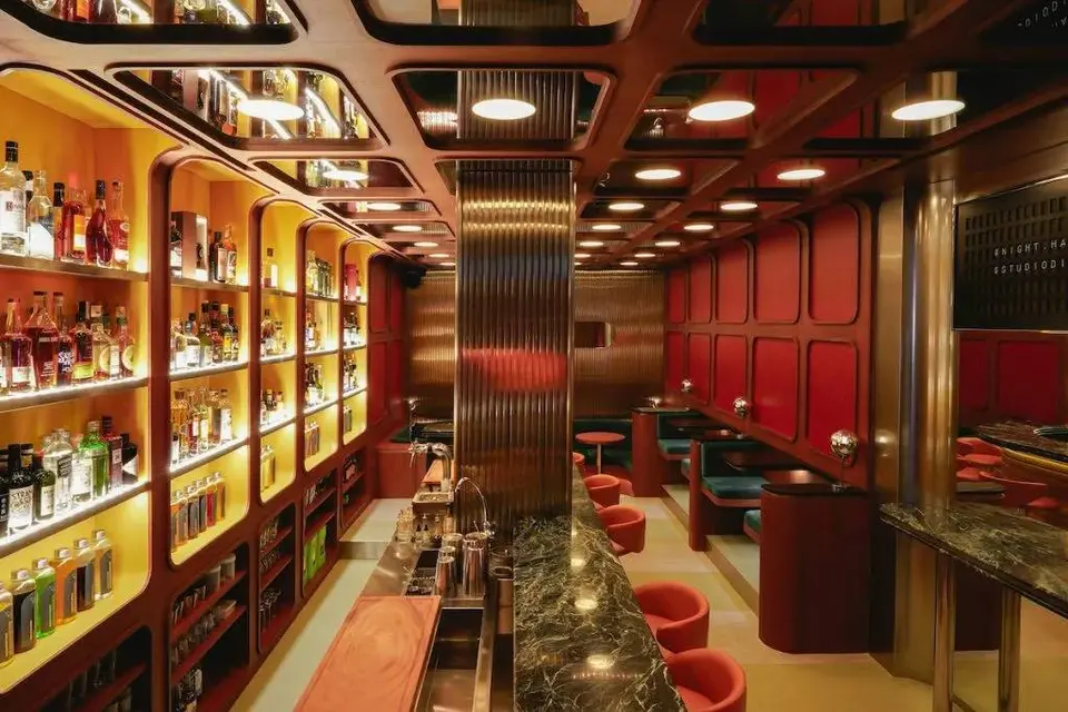 Night Hawk, bar in Singapore (photo 1)