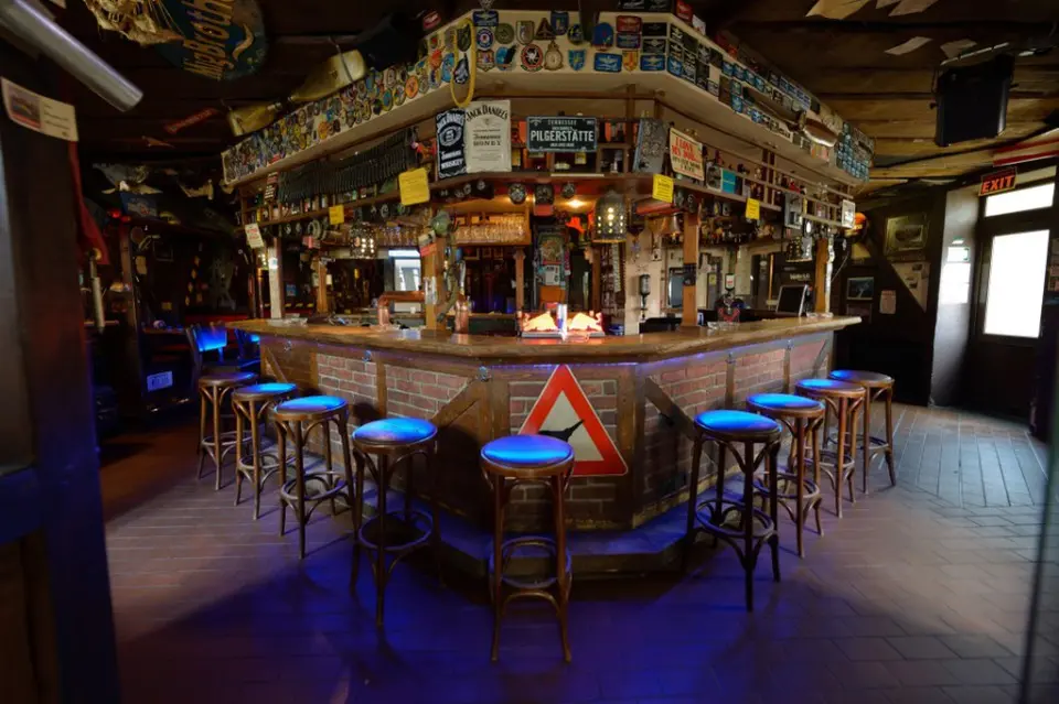 Schallmauer — Rostocks Fliegerkneipe, bar in Rostock (photo 1)