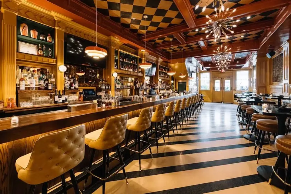 Sir Henry’s, bar in New York City (photo 1)