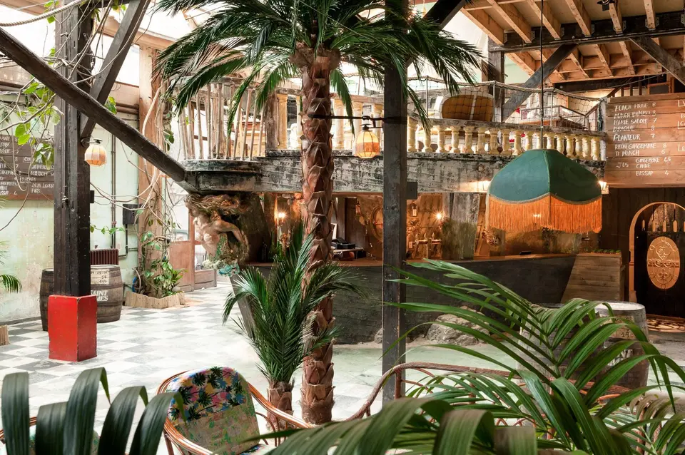 Le Comptoir Général, bar in Paris (photo 1)