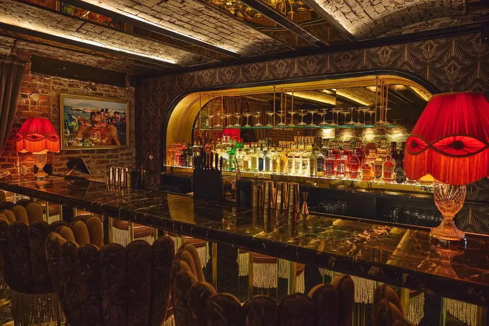 Extra Dirty Cocktail Club, bar in Boston (photo 1)